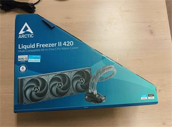 OPRAVENÉ - ARCTIC Liquid Freezer II 420 vodní chladič CPU / 420mm radiátor / 3x 140mm P14 PWM ventilátory